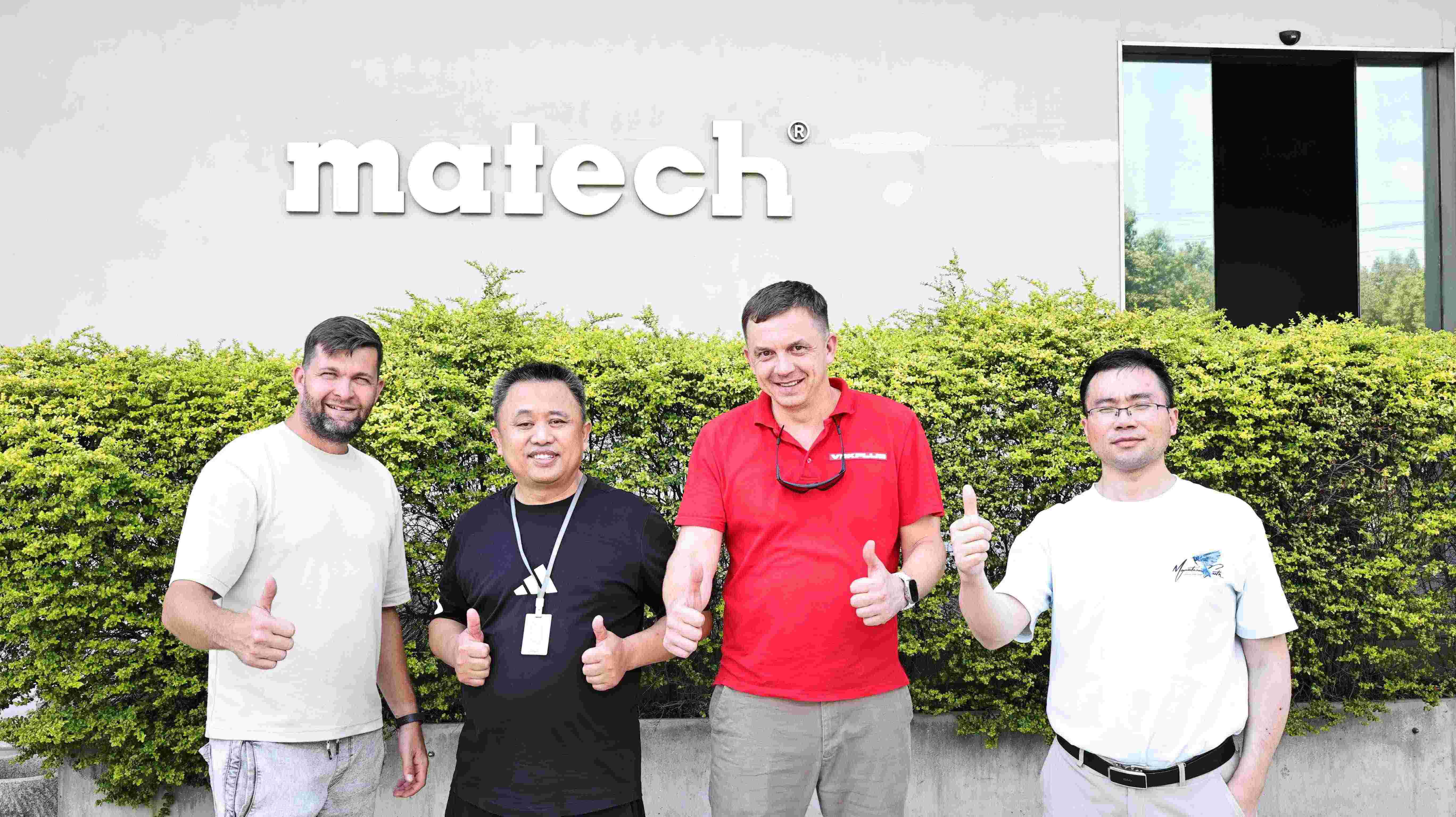 俄羅斯高端電氣服務(wù)商VDKplus公司蒞臨我司參觀考察，深度交流共探高端配電合作新機(jī)遇。