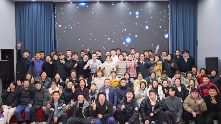 蓄力前行，恭賀新春 | 瑪?shù)驴隧樌匍_2025年度述職會(huì)暨年終團(tuán)圓飯，祝您新春大吉！